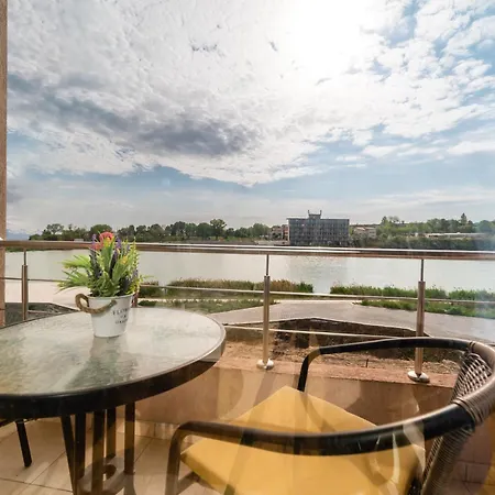 Casa Royal Pe Plaja Belona