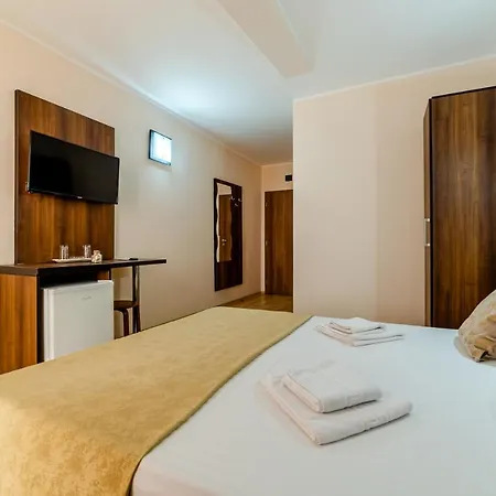 Camere De Inchiriat Casa Royal 3*